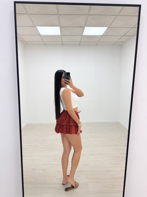 FALDA MINI VOLANTE (CON SHORT) - CALDERA