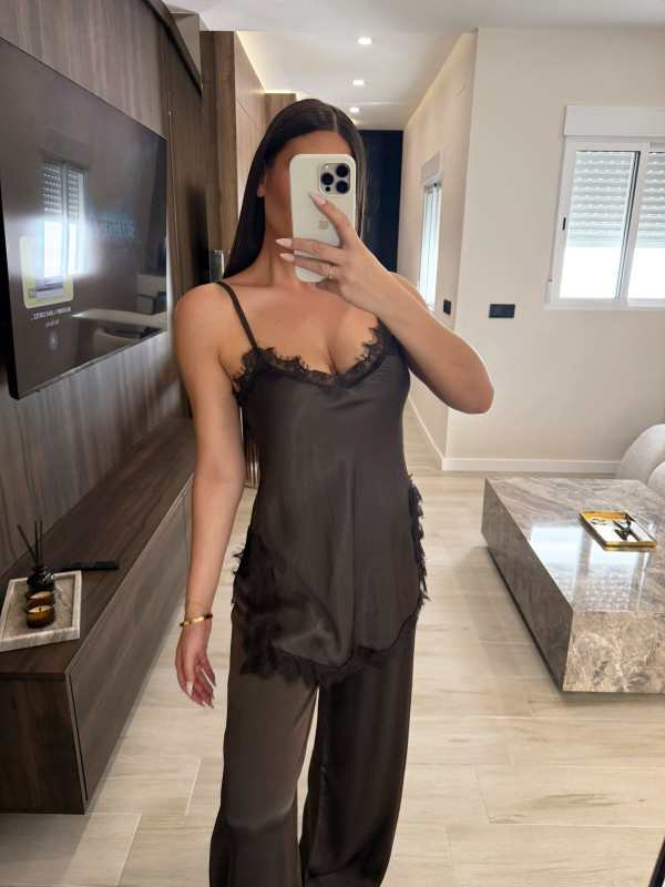 CONJUNTO EXCLUSIVO SATINADO ENCAJE - MARRÓN
