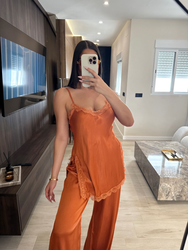 CONJUNTO EXCLUSIVO SATINADO ENCAJE - CALDERA