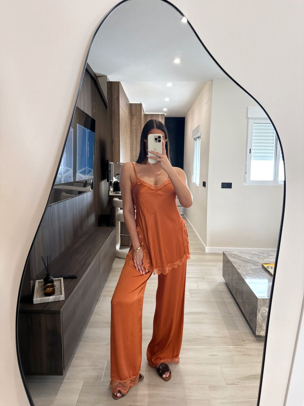 CONJUNTO EXCLUSIVO SATINADO ENCAJE - CALDERA