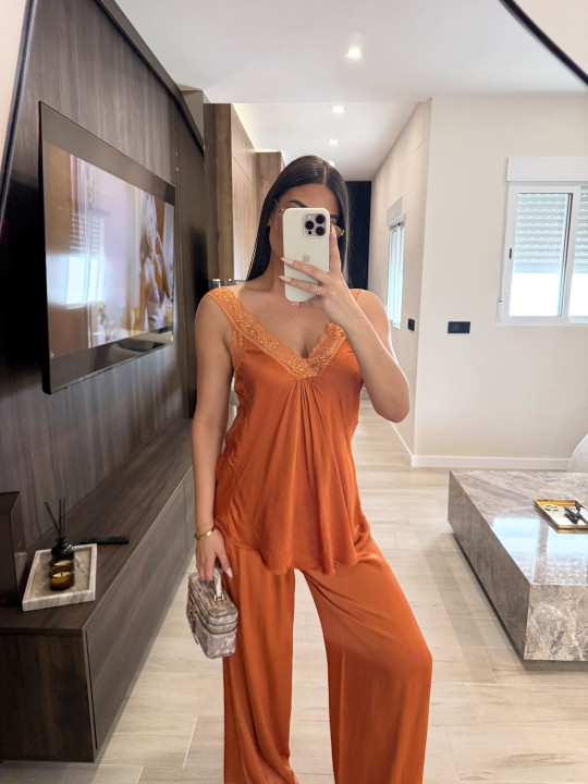 CONJUNTO EXCLUSIVO SATINADO ENCAJE 2.0 - CALDERA