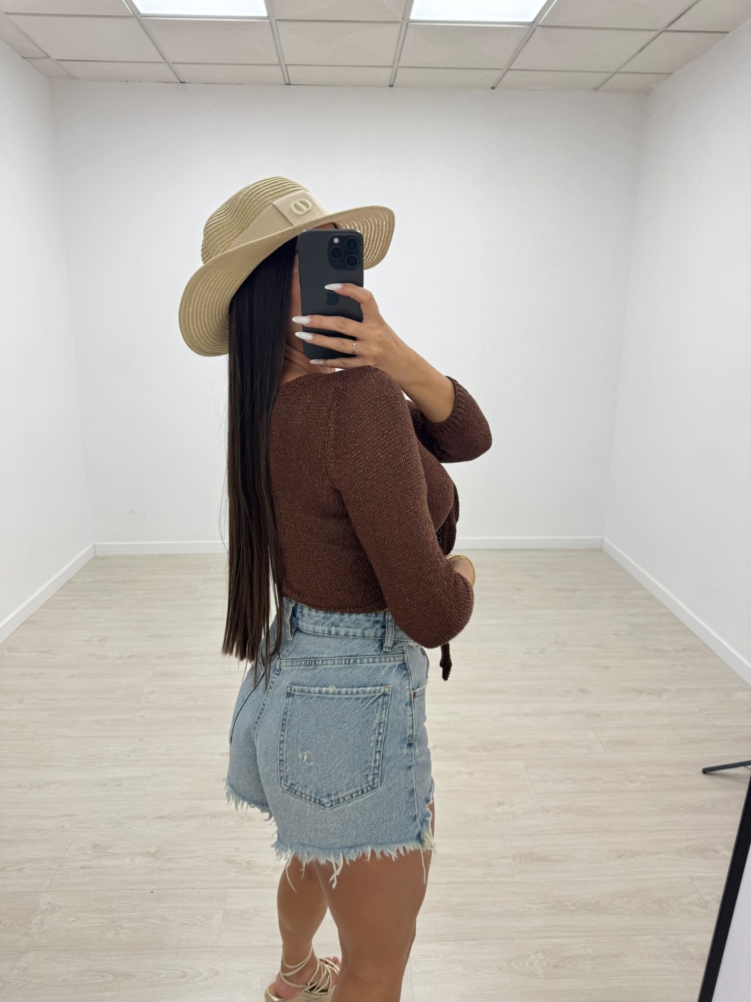 TOP CROCHET ANUDADO - MARRÓN