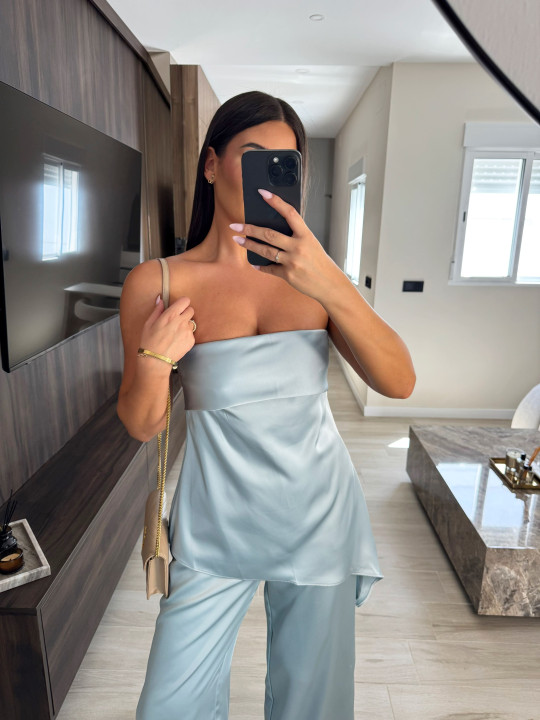 CONJUNTO CAMILLE - CELESTE SATINADO