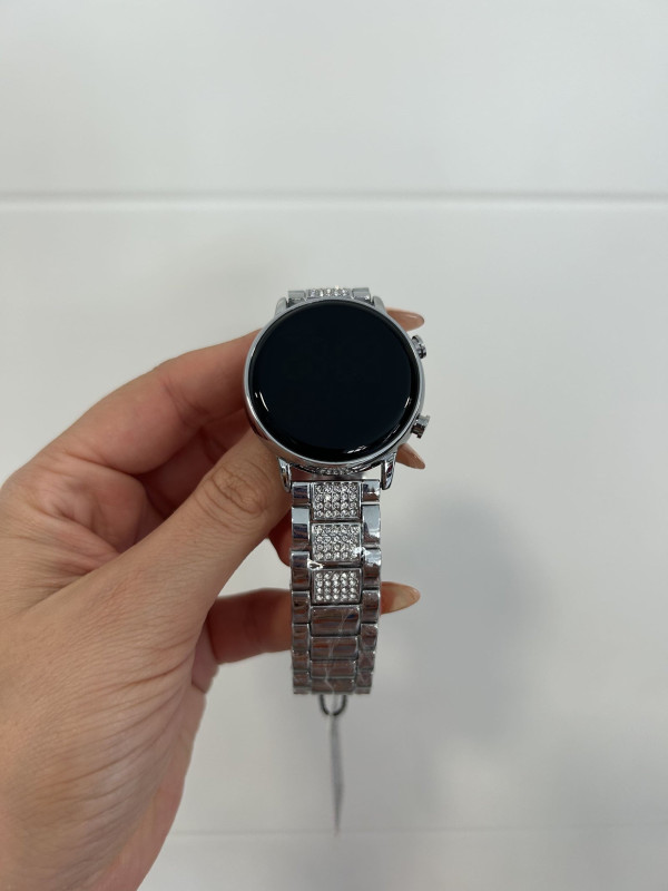 RELOJ DIGITAL ESFERA LISA PLATA