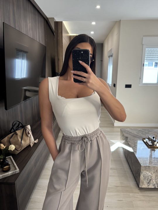 TOP LICRA FRÍA ESCOTE - BEIGE