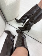 BOTA TACÓN CHAROL - MARRÓN