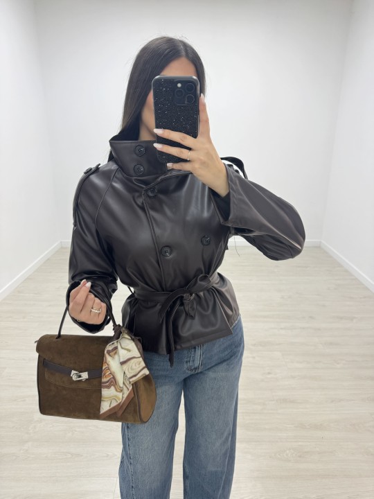 GABARDINA CROP POLIPIEL - MARRÓN